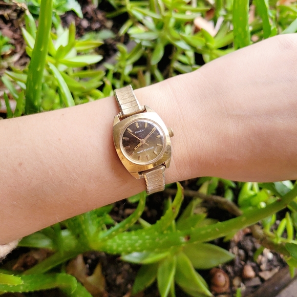 Vintage Timex Classic Gold Stretch Watch main image 4